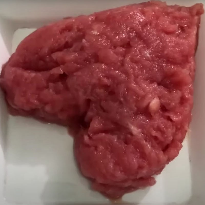 Bước 2 Sơ chế thịt bò Cháo thịt bò rau ngót cho bé ăn dặm