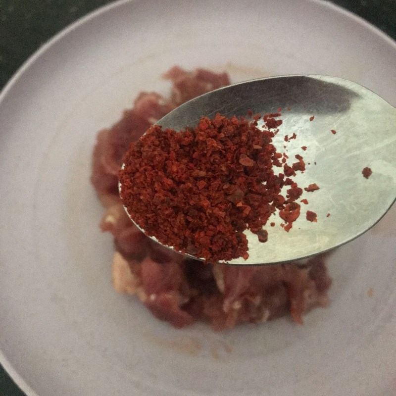 Bước 2 Sơ chế thịt bò Cơm rang kim chi thịt bò