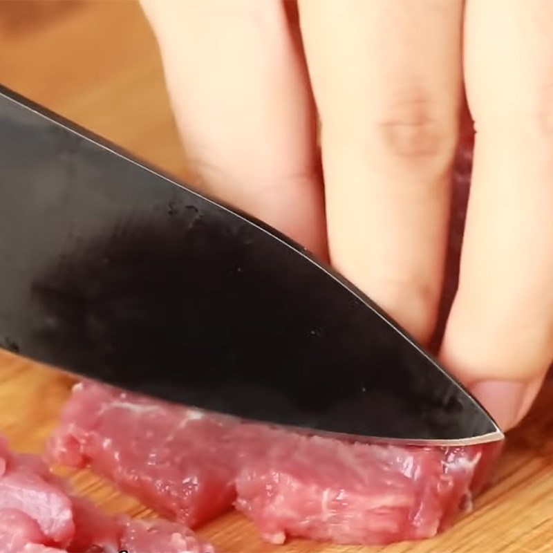 Bước 2 Sơ chế thịt bò Bò nướng cuốn cải xanh