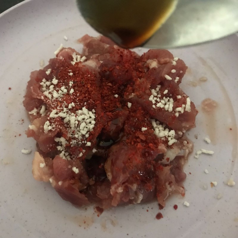 Bước 2 Sơ chế thịt bò Cơm rang kim chi thịt bò