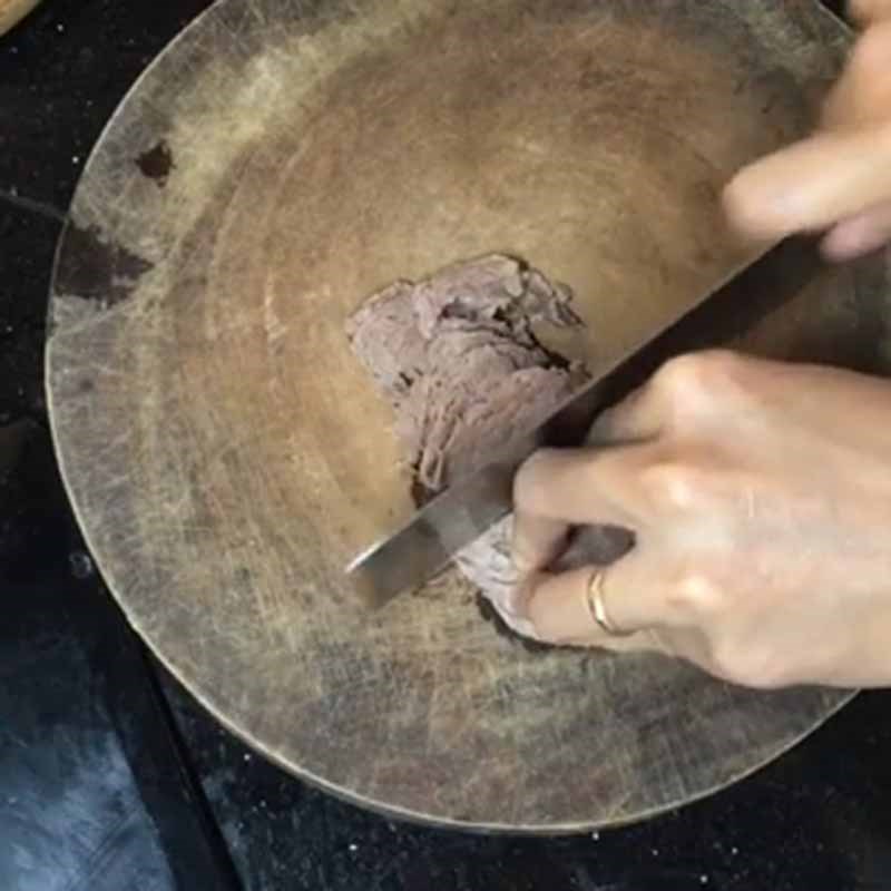 Bước 1 Sơ chế thịt bò và luộc thịt bò Cháo thịt bò bí đỏ