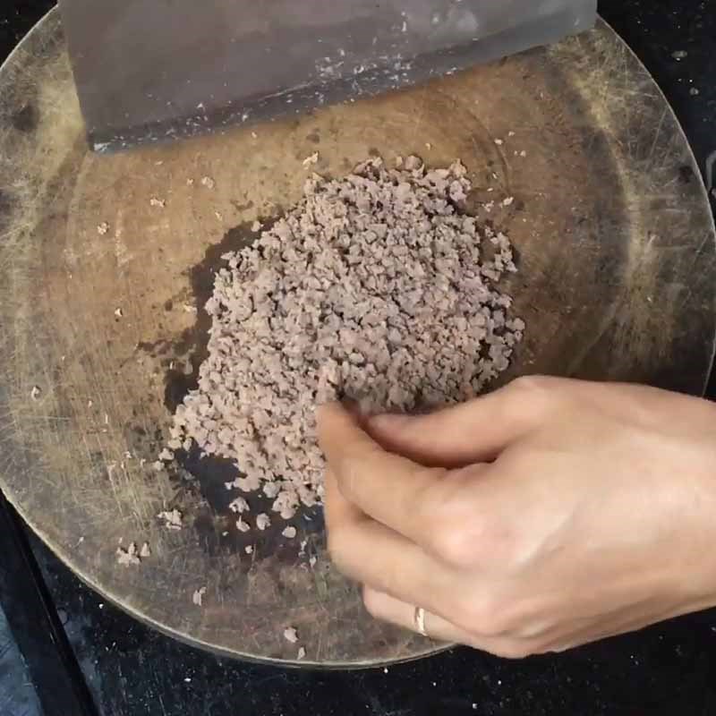 Bước 1 Sơ chế thịt bò và luộc thịt bò Cháo thịt bò bí đỏ