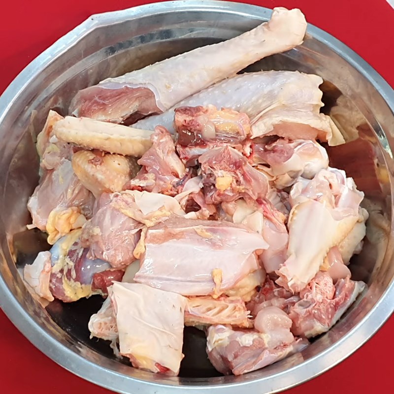 Bước 1 Sơ chế thịt gà Lẩu gà nấu tiêu xanh