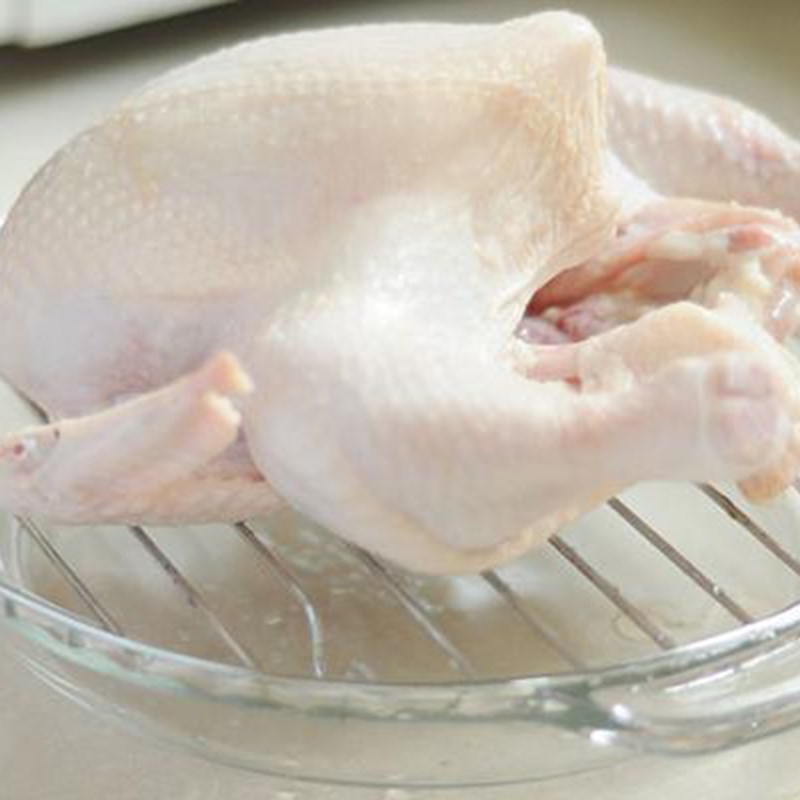 Bước 1 Sơ chế thịt gà Gà bọc giấy bạc hấp muối