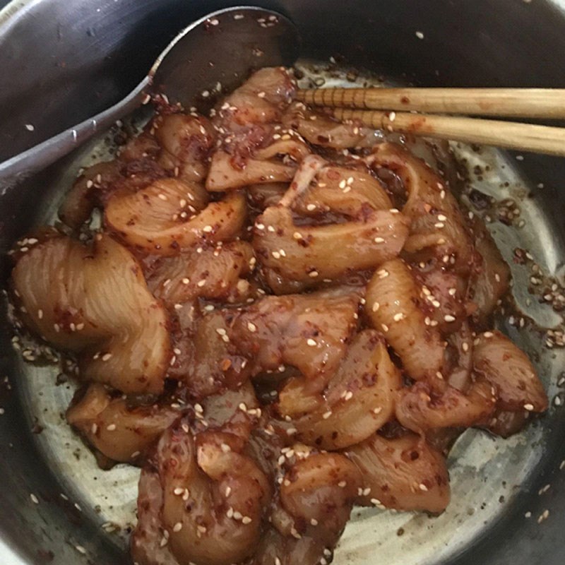 Bước 1 Sơ chế thịt gà Gà xào phô mai