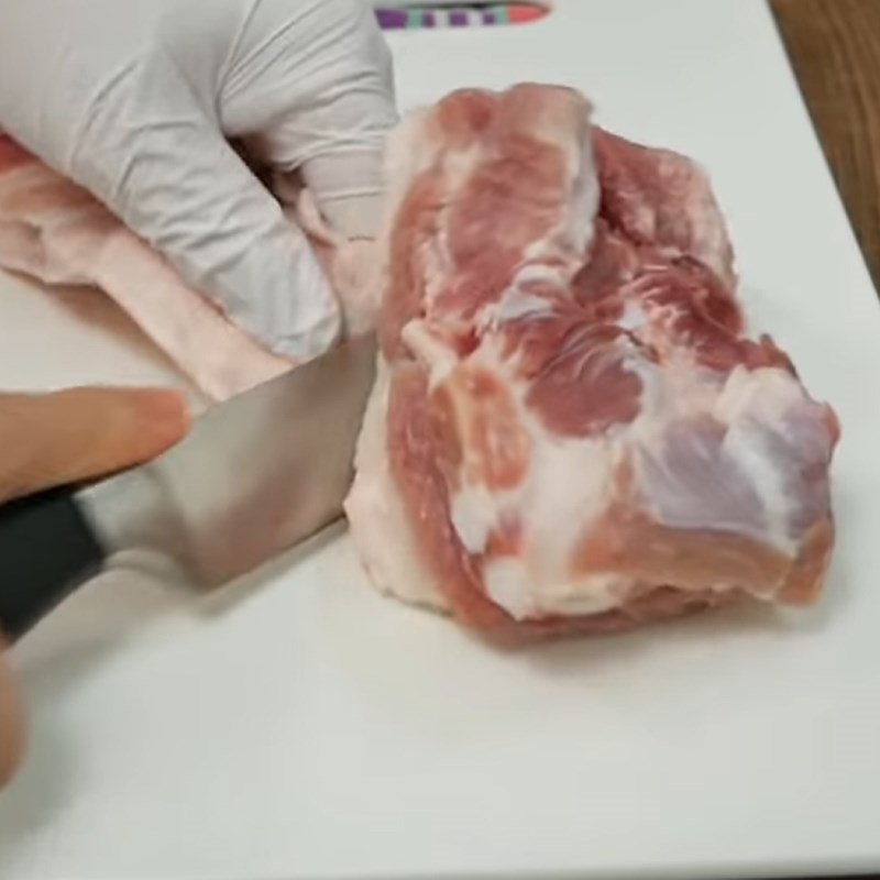 Bước 1 Sơ chế thịt heo Thịt ba rọi rim sả ớt