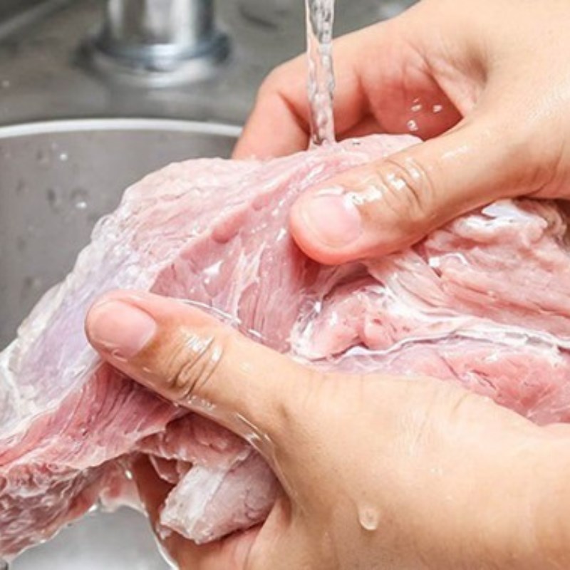 Bước 1 Sơ chế thịt heo Bún xào rau cải thịt heo