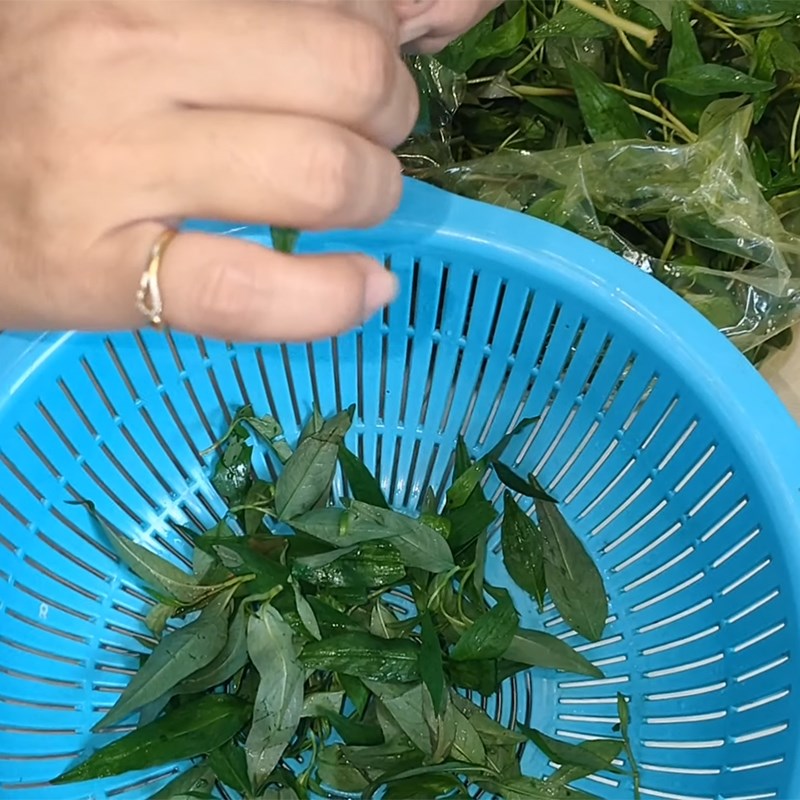 Bước 1 Sơ chế thịt trâu và rau răm Thịt trâu xào rau răm