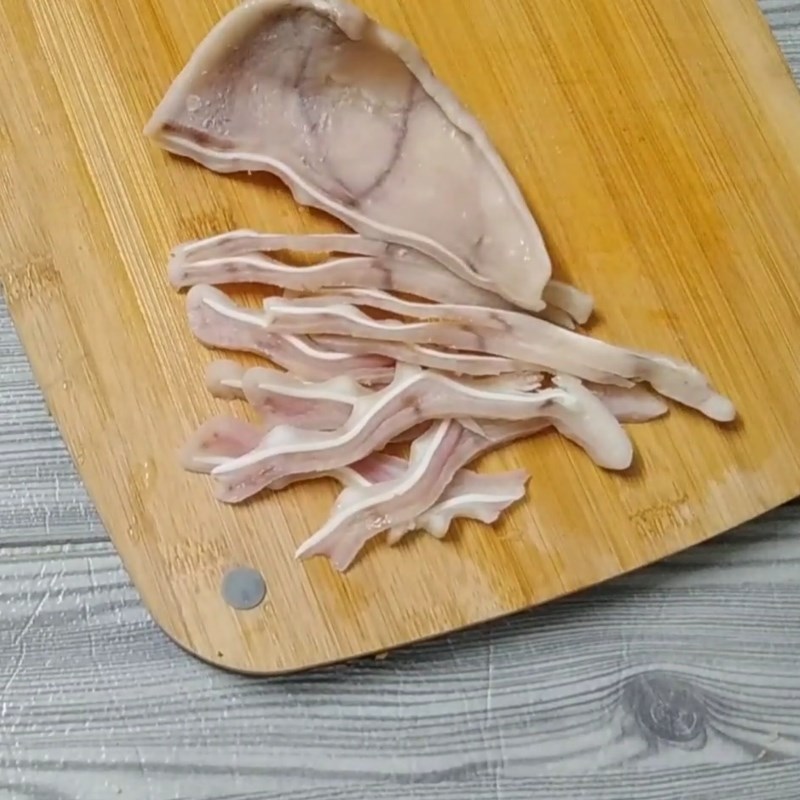 Bước 1 Sơ chế tai heo Gỏi rau càng cua tai heo