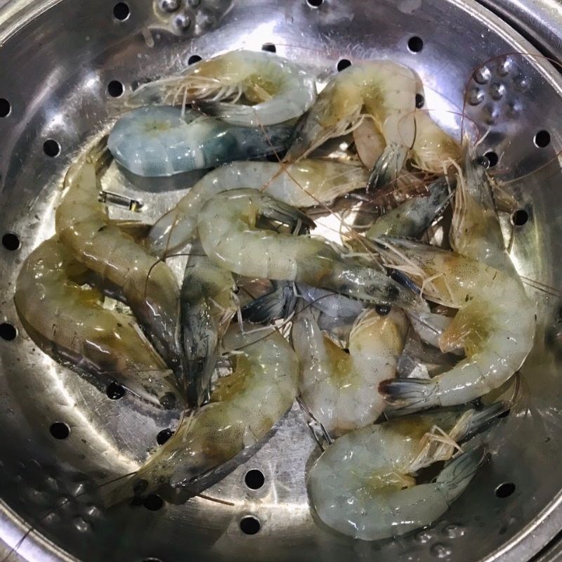 Bước 1 Sơ chế nguyên liệu Tôm chiên xù