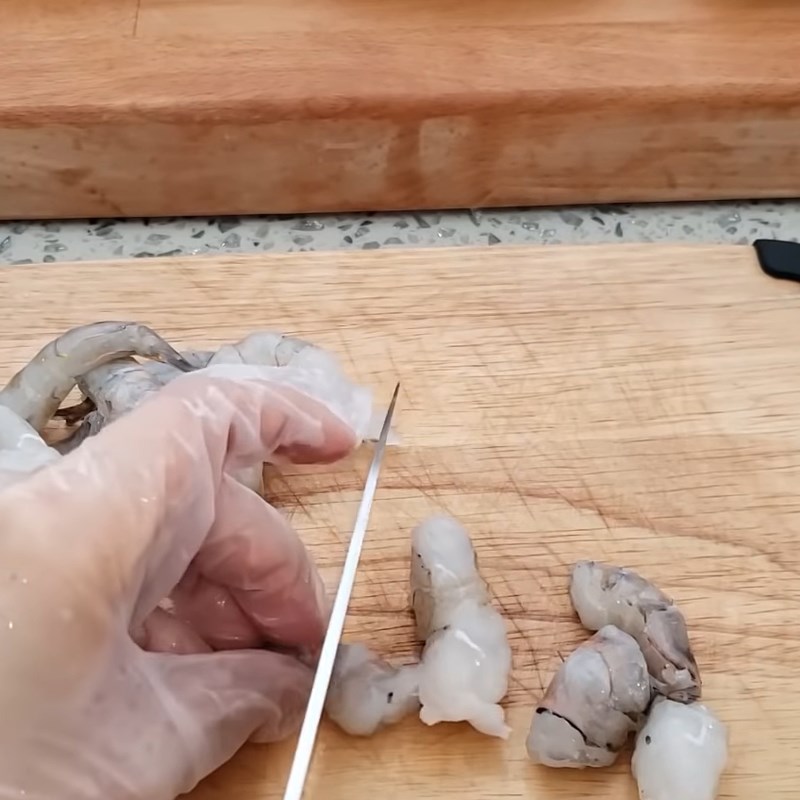 Bước 1 Sơ chế tôm Bánh bột lọc Phan Thiết
