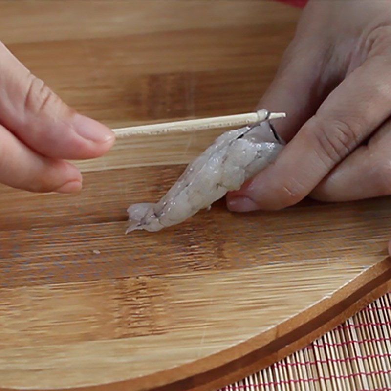 Bước 1 Sơ chế tôm và xương heo Mì hoành thánh xá xíu