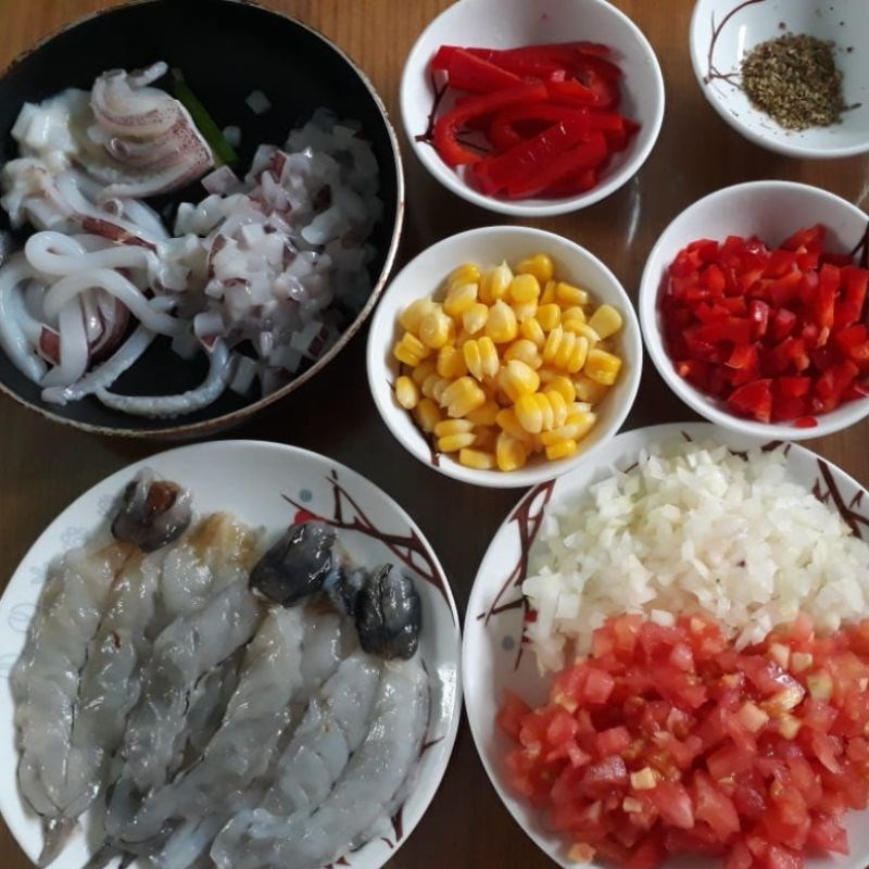 Bước 3 Sơ chế topping Pizza hải sản phô mai (công thức được chia sẻ từ người dùng)