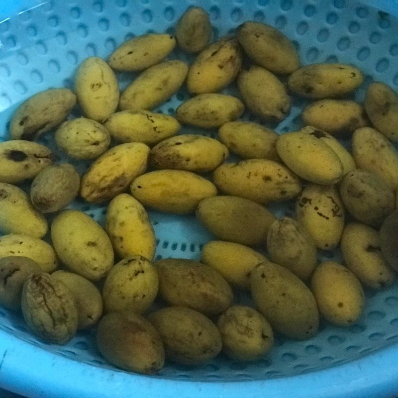 Bước 1 Sơ chế trám xanh Thịt kho trám xanh (công thức được chia sẻ từ người dùng)