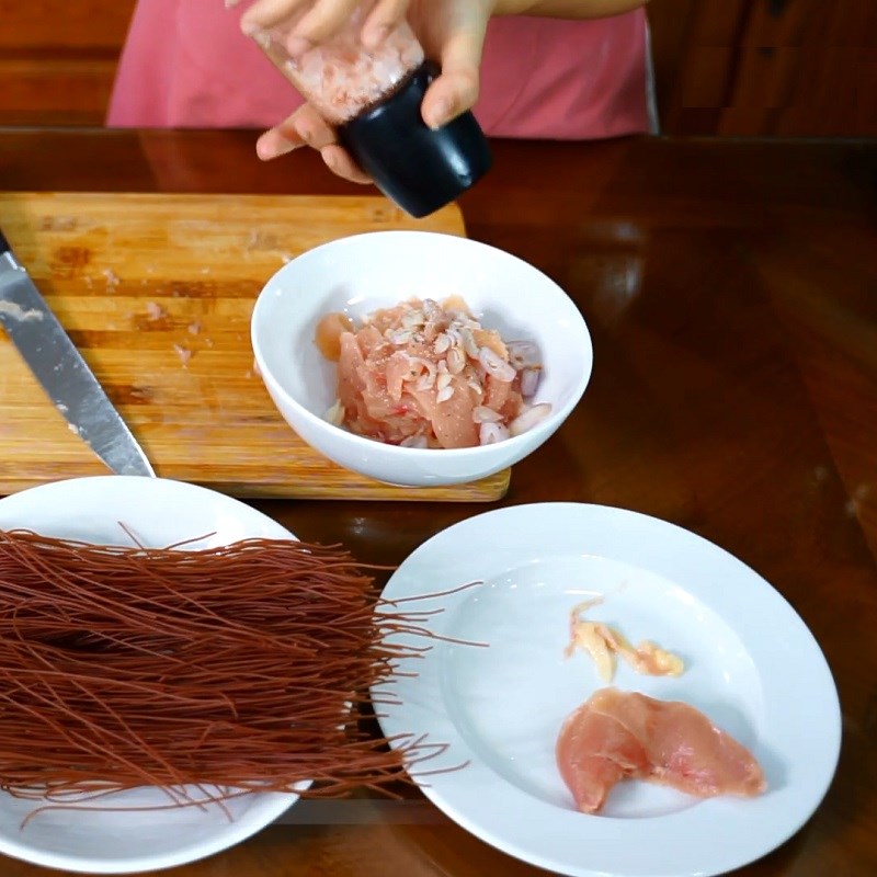 Bước 1 Sơ chế ức gà Bún gạo lứt ức gà