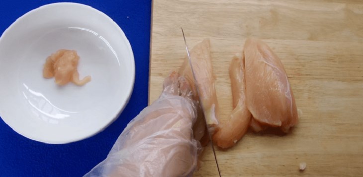 Bước 1 Sơ chế ức gà và hành tỏi Chà bông gà