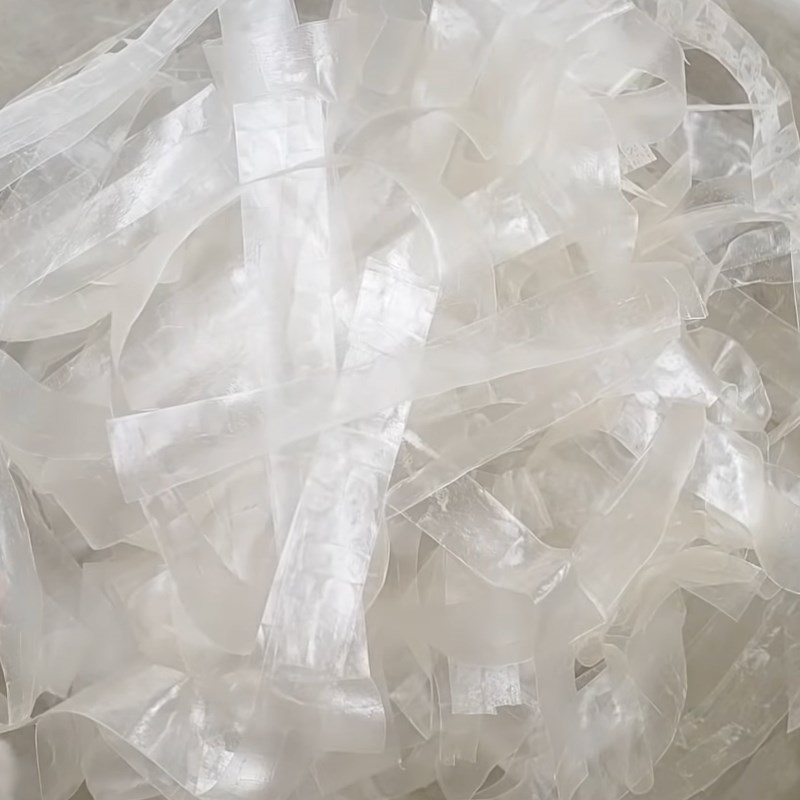 Bước 1 Sơ chế và cắt bánh tráng Bánh tráng sa tế Long An