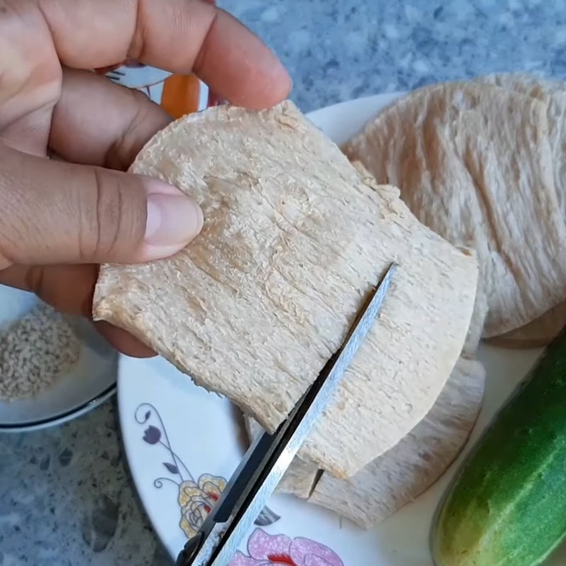 Bước 1 Sơ chế và chiên sườn non chay Sườn non chay khìa coca