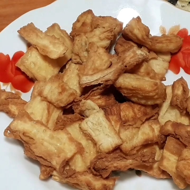 Bước 1 Sơ chế và chiên tàu hũ ky Tàu hũ ky xào ớt chuông