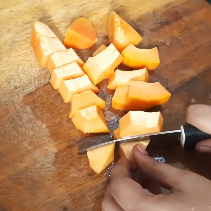 Bước 1 Sơ chế và hấp đu đủ Sinh tố đu đủ sữa cho bé