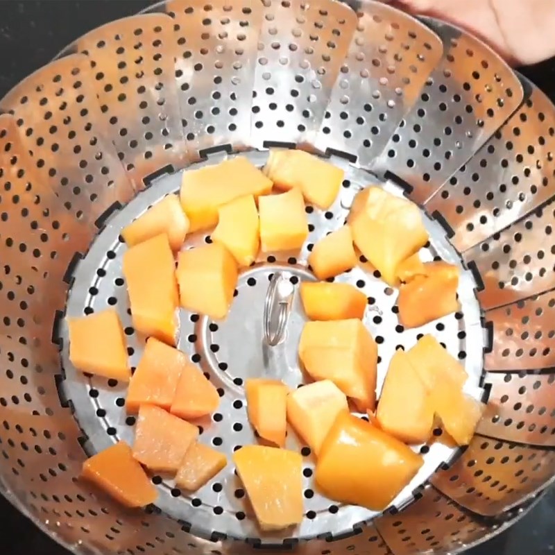 Bước 1 Sơ chế và hấp đu đủ Sinh tố đu đủ sữa cho bé