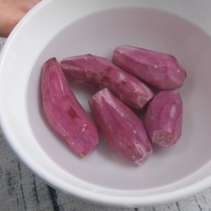 Bước 3 Sơ chế và hấp khoai lang Bánh khoai lang tím nhân đậu xanh