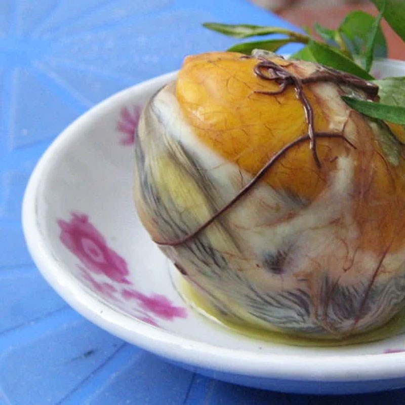 Bước 1 Sơ chế và luộc hột vịt lộn Hột vịt lộn nướng muối ớt (Công thức chia sẻ bởi người dùng)
