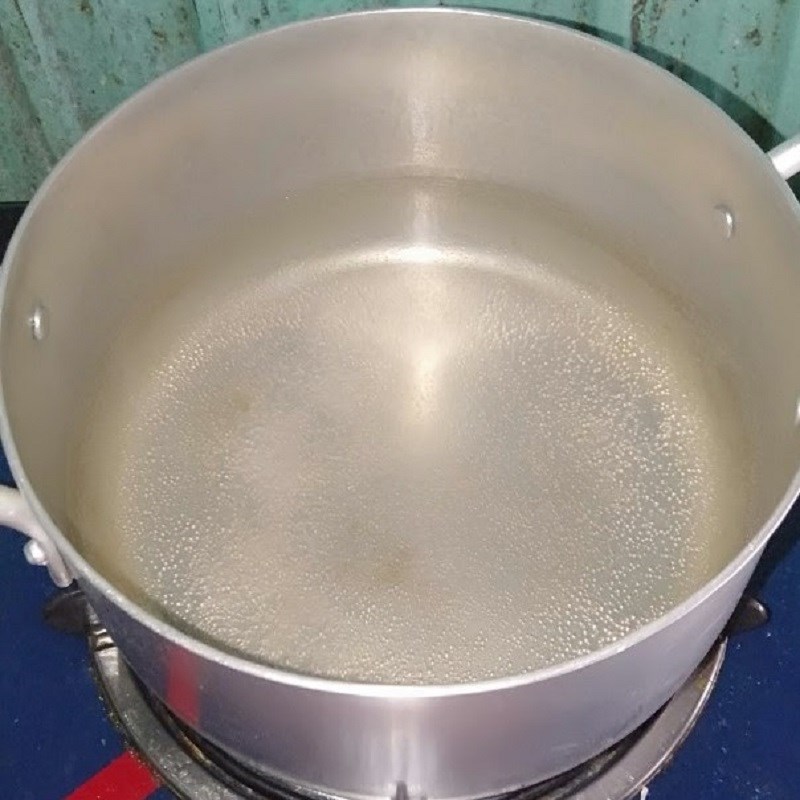 Bước 2 Sơ chế và luộc măng Ếch xào măng