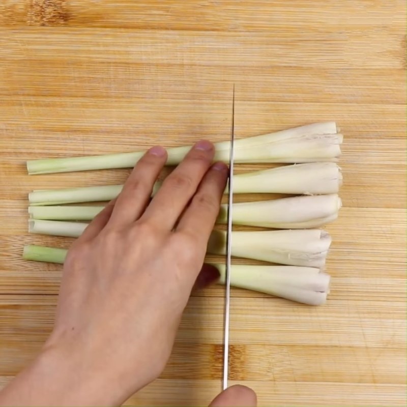 Bước 1 Sơ chế và luộc sả Trà cam sả