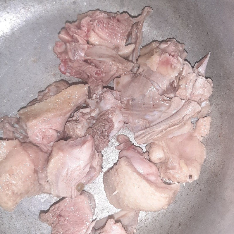Bước 1 Sơ chế và luộc vịt Cháo vịt đậu xanh