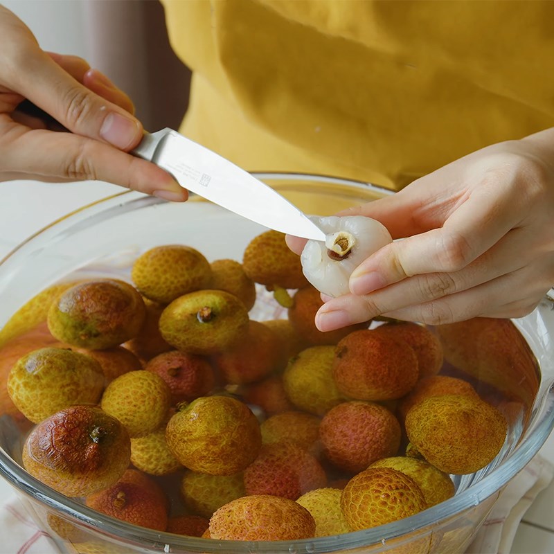 Bước 2 Sơ chế và ngâm vải Panna cotta thạch vải