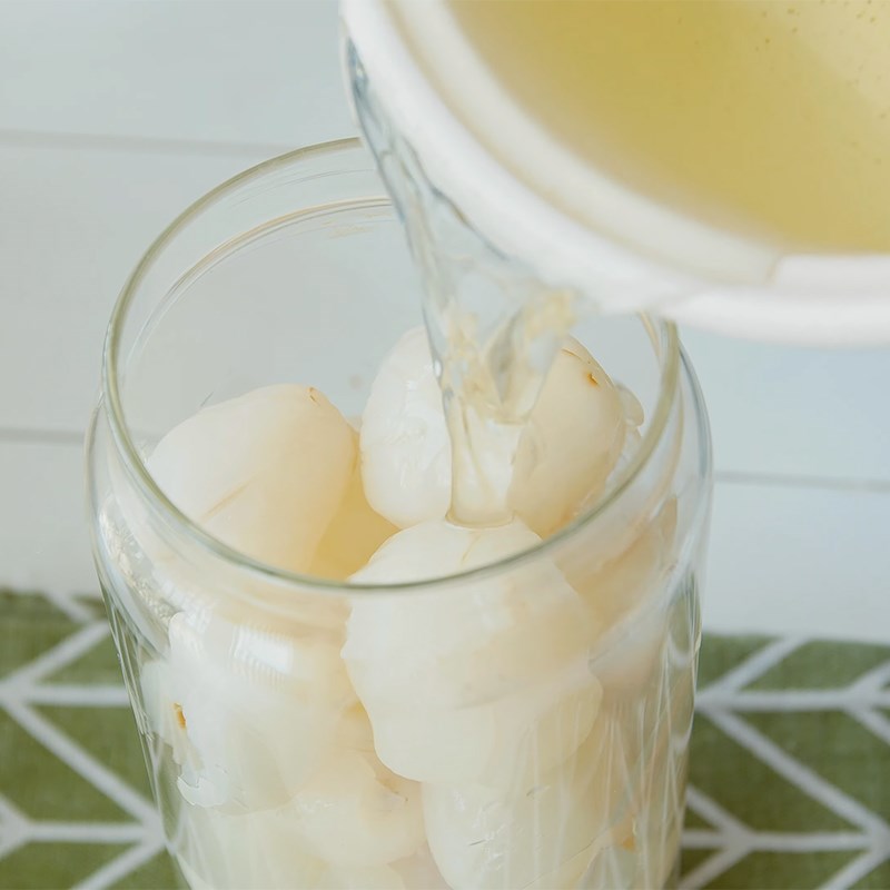 Bước 2 Sơ chế và ngâm vải Panna cotta thạch vải