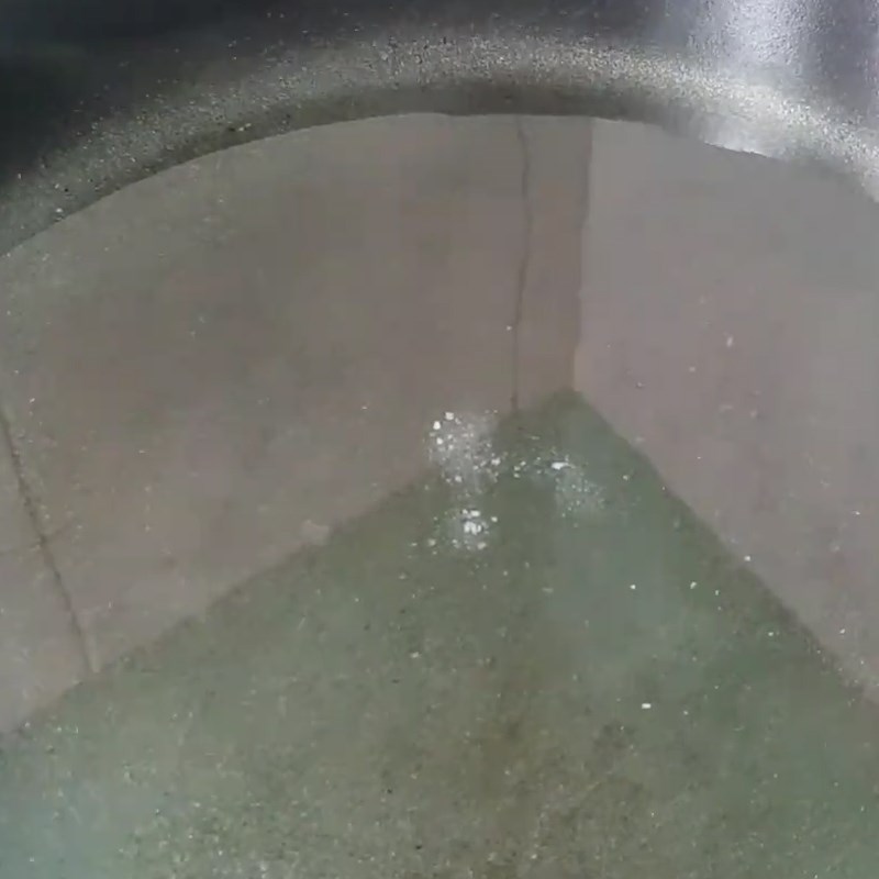 Bước 2 Sơ chế và trụng đuôi bò Đuôi bò hầm sả