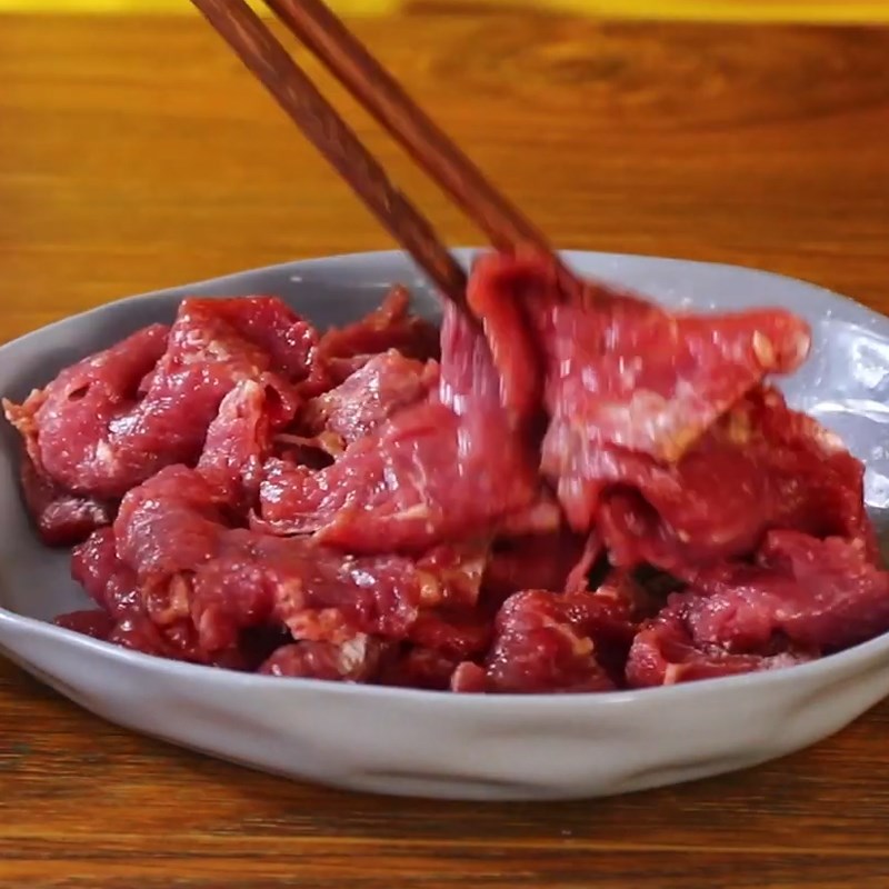 Bước 2 Sơ chế và ướp bò Cơm chiên bò bulgogi Hàn Quốc