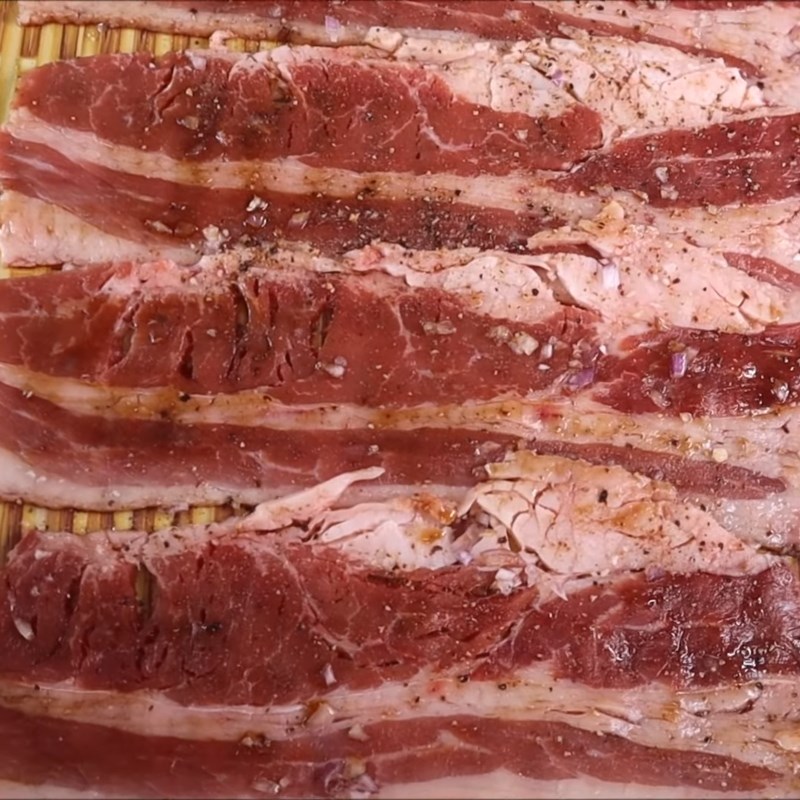 Bước 1 Sơ chế và ướp bò Ba chỉ bò cuộn nấm kim châm nướng