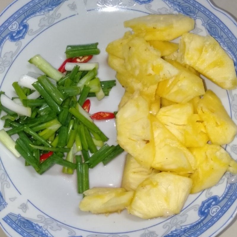 Bước 1 Sơ chế các nguyên liệu Cá diêu hồng kho thơm (công thức được chia sẻ từ người dùng)