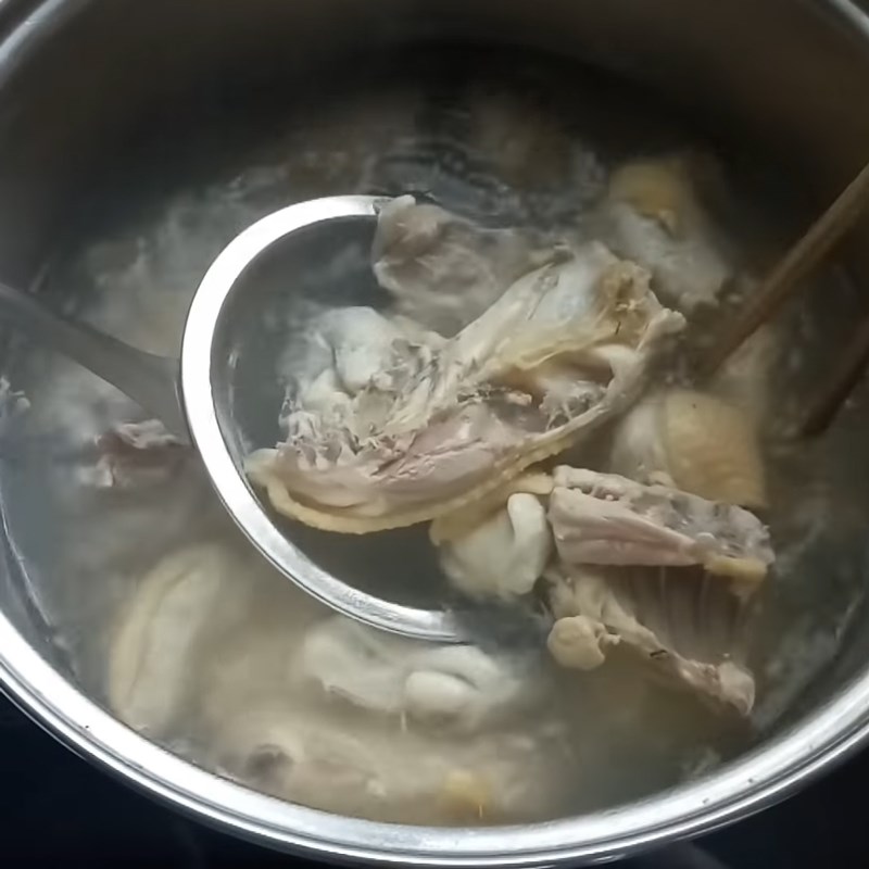 Bước 2 Sơ chế và ướp gà Gà chiên sả ớt