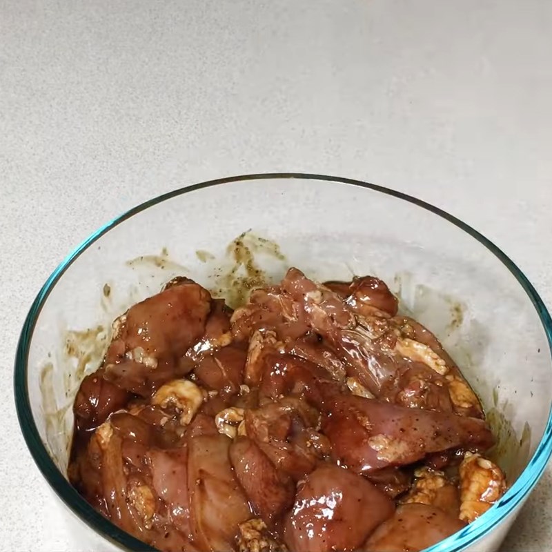 Bước 1 Sơ chế và ướp gà Bánh ú bá trạng thuyền rồng