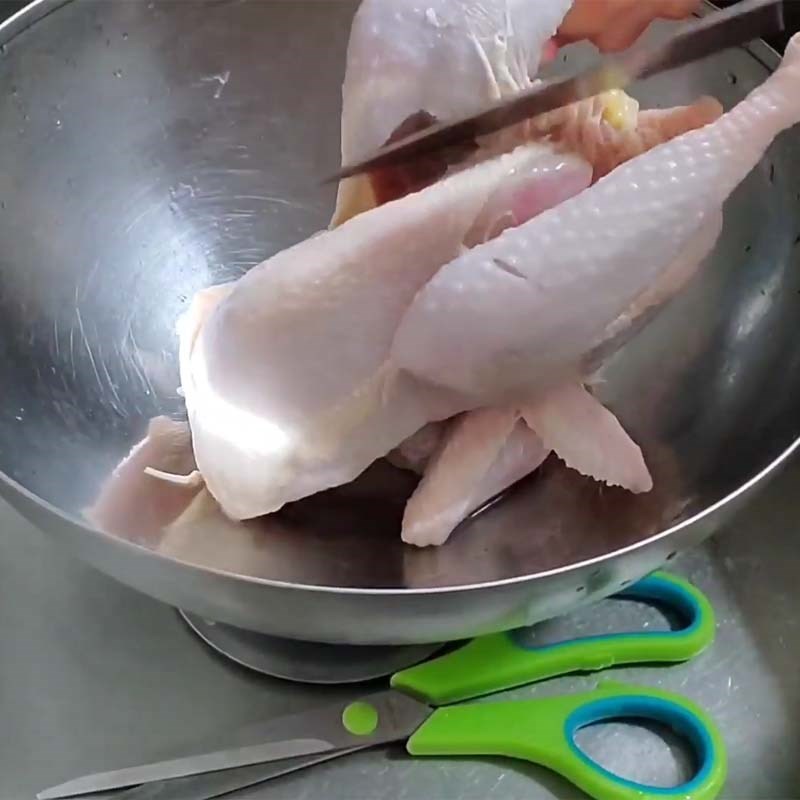 Bước 1 Sơ chế và ướp gà Gà hầm đậu đỏ