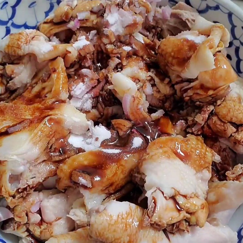 Bước 1 Sơ chế và ướp gà Gà hầm đậu đỏ