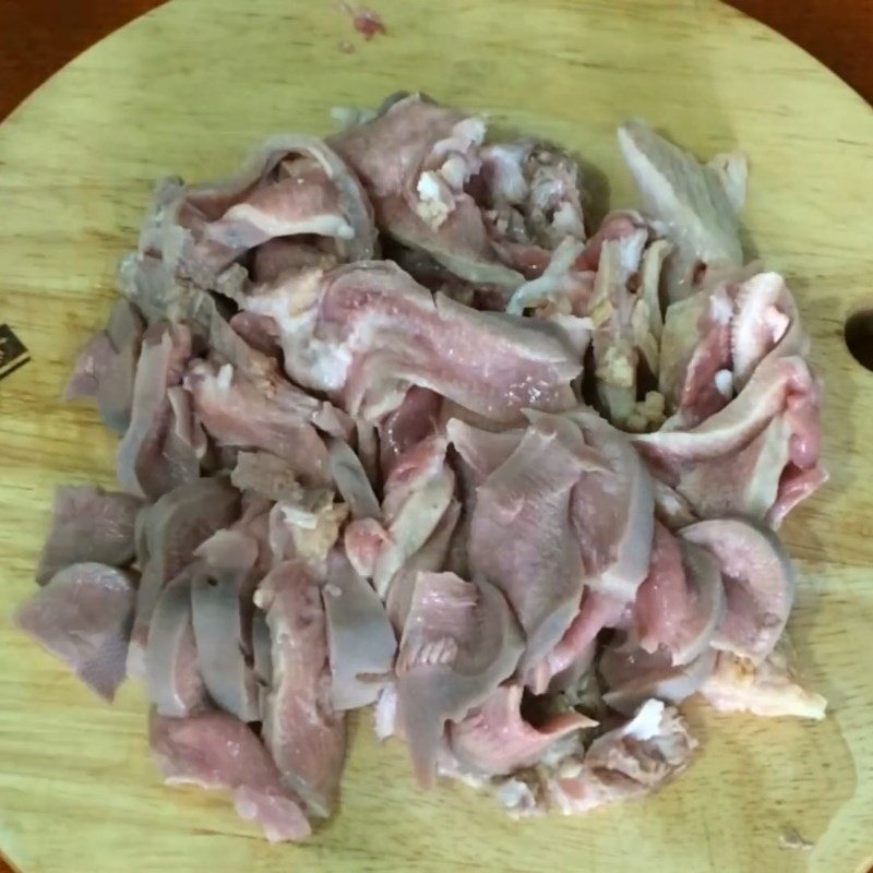 Bước 1 Sơ chế lưỡi bò Lưỡi bò xào hành tây và dứa