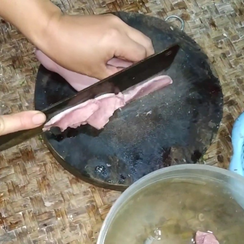 Bước 1 Sơ chế và ướp lưỡi bò Lưỡi bò xào khế