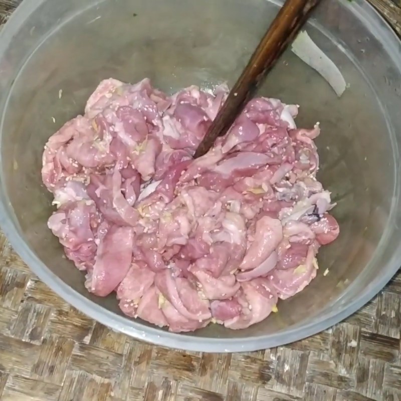 Bước 1 Sơ chế và ướp lưỡi bò Lưỡi bò xào khế