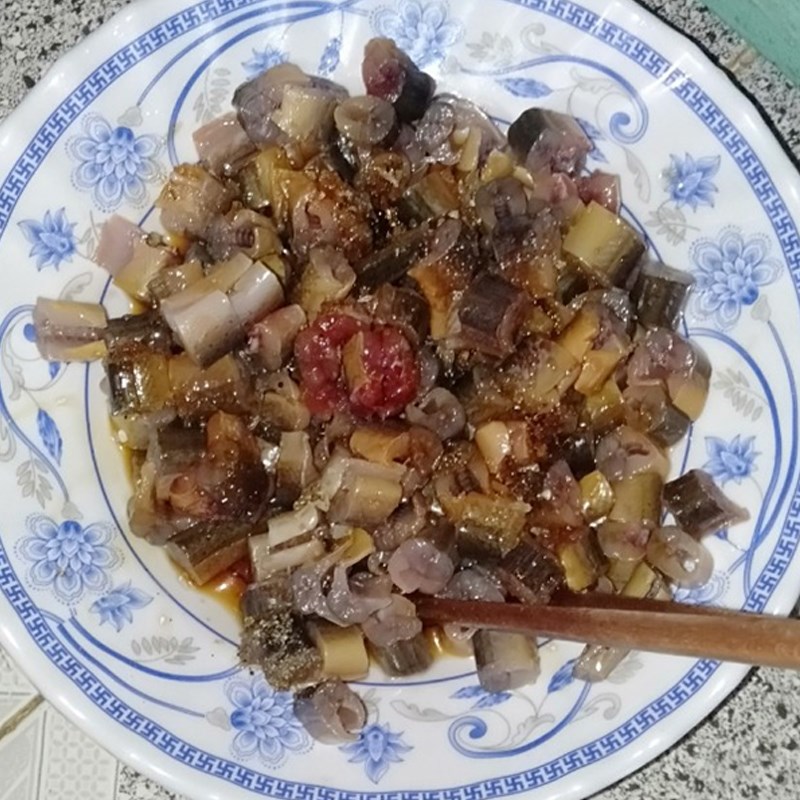 Bước 1 Sơ chế và ướp lươn Lươn xào sả ớt