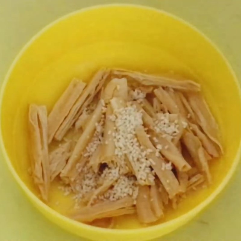 Bước 1 Sơ chế và ướp tàu hũ ky Mướp xào tàu hũ ky chay