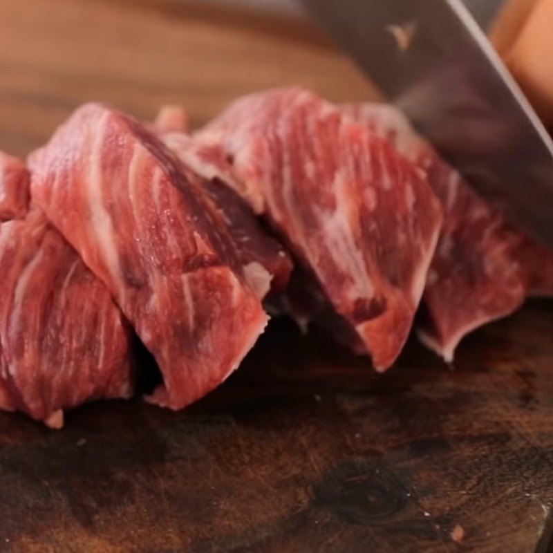 Bước 1 Sơ chế và xay thịt bò Bánh xếp mandu nhân kim chi Hàn Quốc