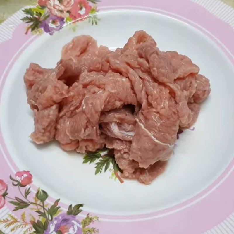 Bước 1 Sơ chế và ướp thịt bò Bông hẹ xào thịt bò