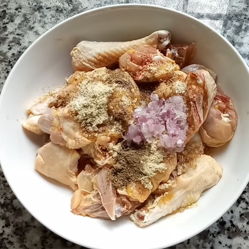 Bước 1 Sơ chế và ướp thịt gà Lẩu gà hầm đu đủ