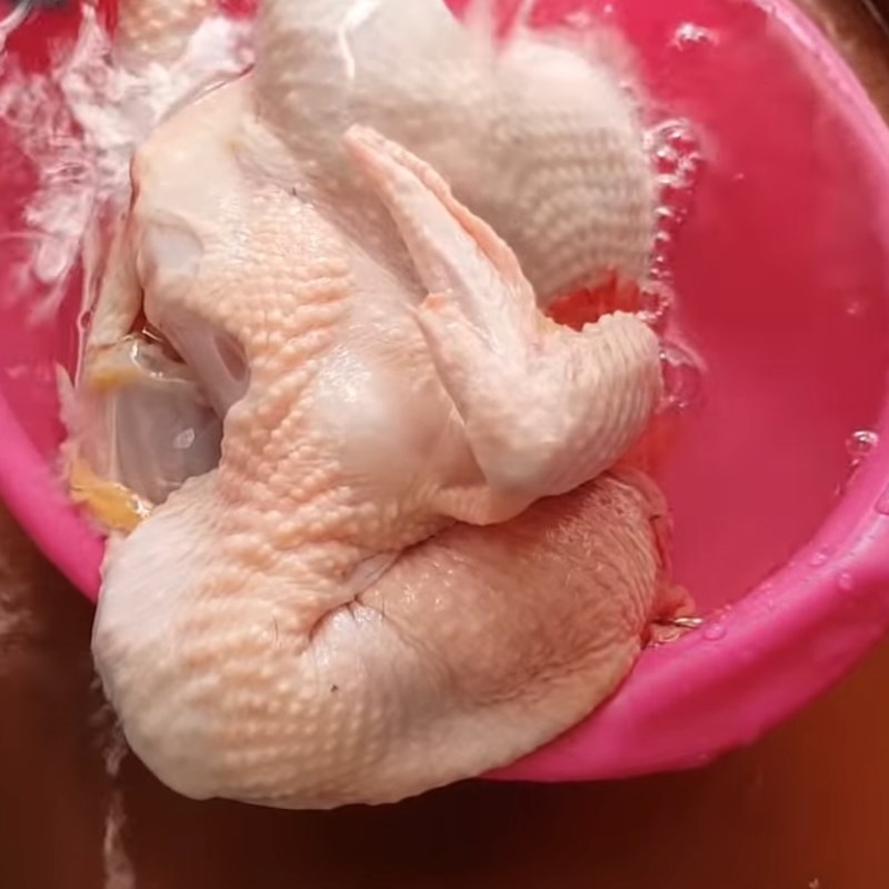 Bước 1 Sơ chế thịt gà Gà hấp nước dừa