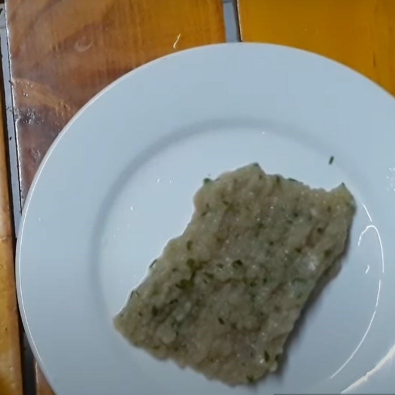 Bước 1 Sơ chế và ướp thịt gà Cháo gà mướp hương ăn dặm